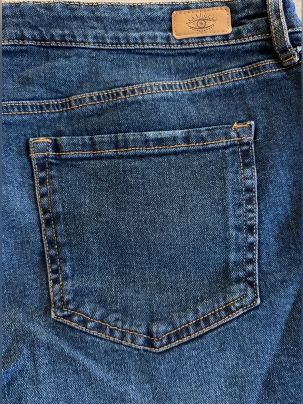 NWT SOFIA VERGARA Chi Dark Wash Mid Rise Cut Off Denim Jean Shorts Size 16 - Picture 6 of 11